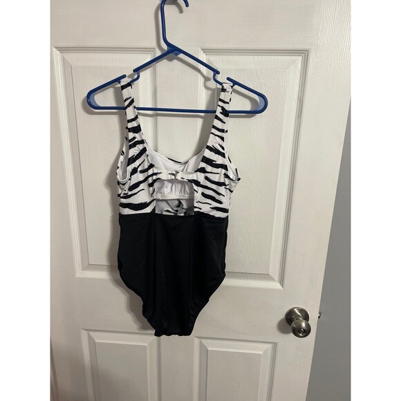 Beach Betty Slimming Control Tie-Front Cut Out One Piece Swimsuit Size S New - Picture 5 of 6